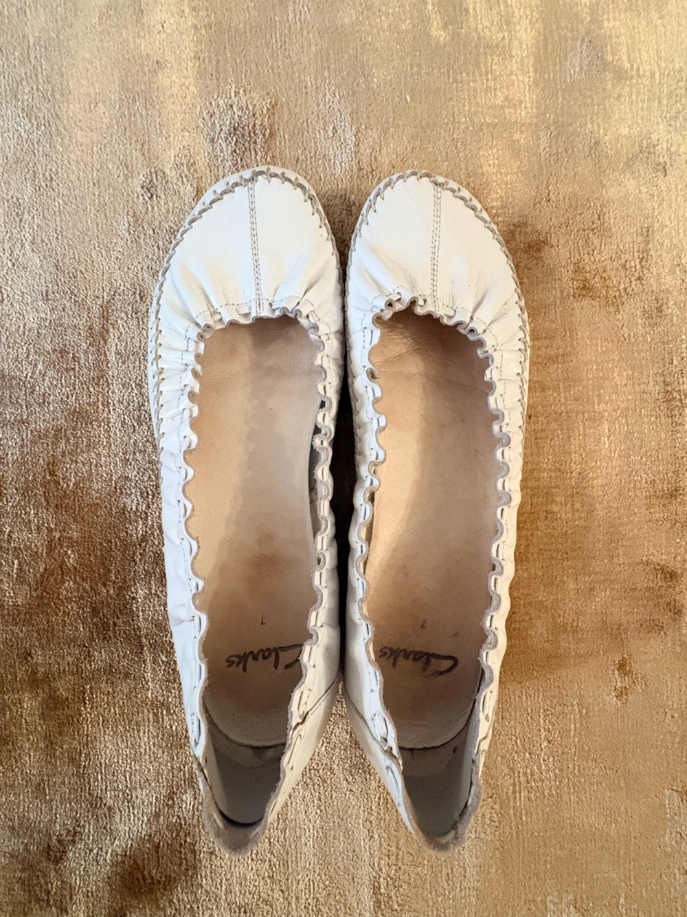 Clarks White Leather Gathered-Edge Ballet Flats